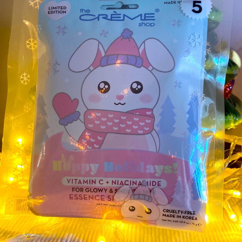 Hydrating facemask with vitamin C